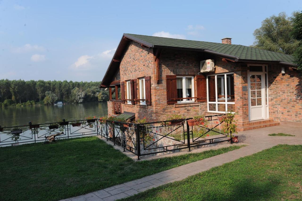 Vila Odmor Na Dunavu Beocin Exteriör bild