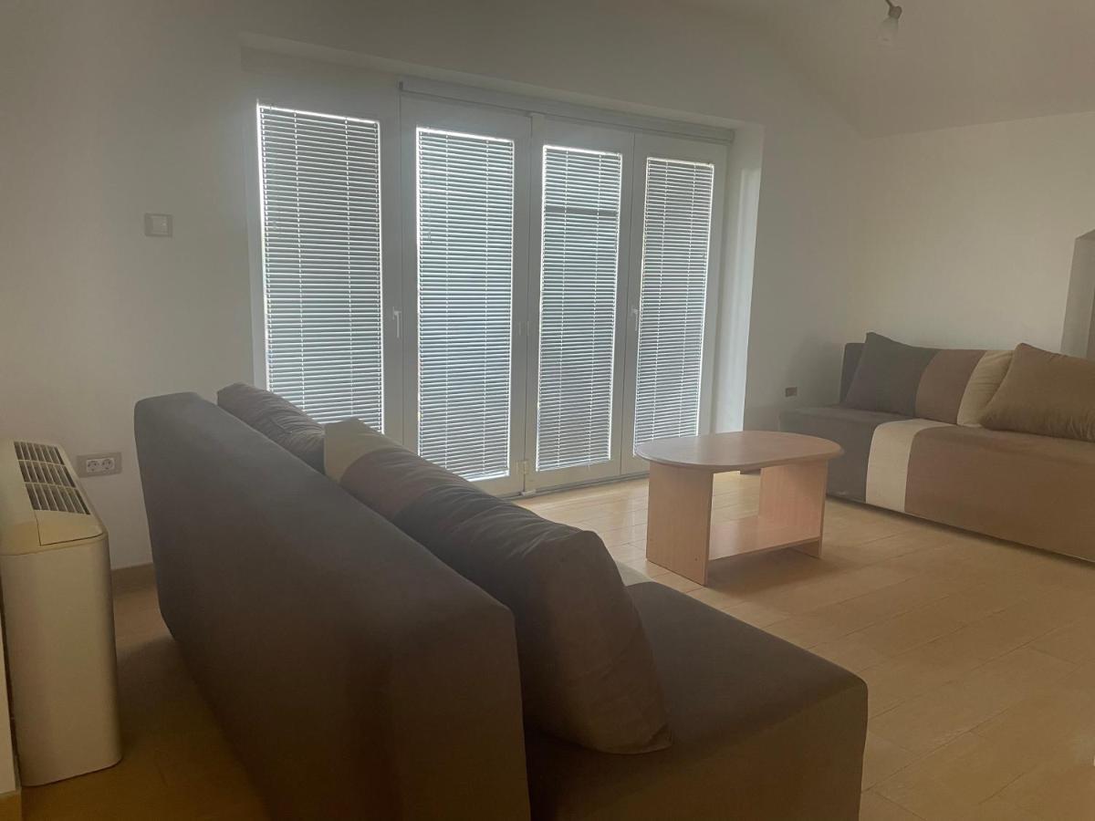 Vila Odmor Na Dunavu Beocin Exteriör bild