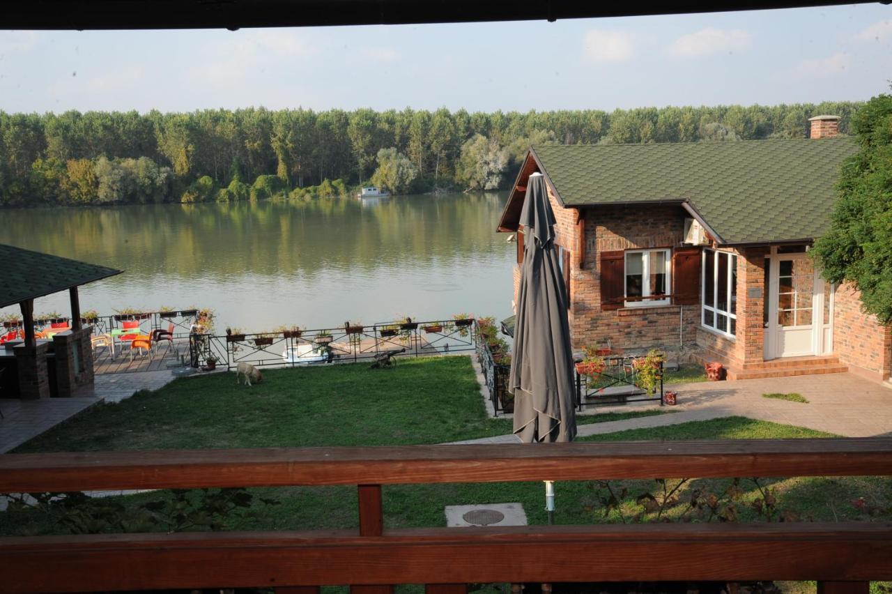 Vila Odmor Na Dunavu Beocin Exteriör bild