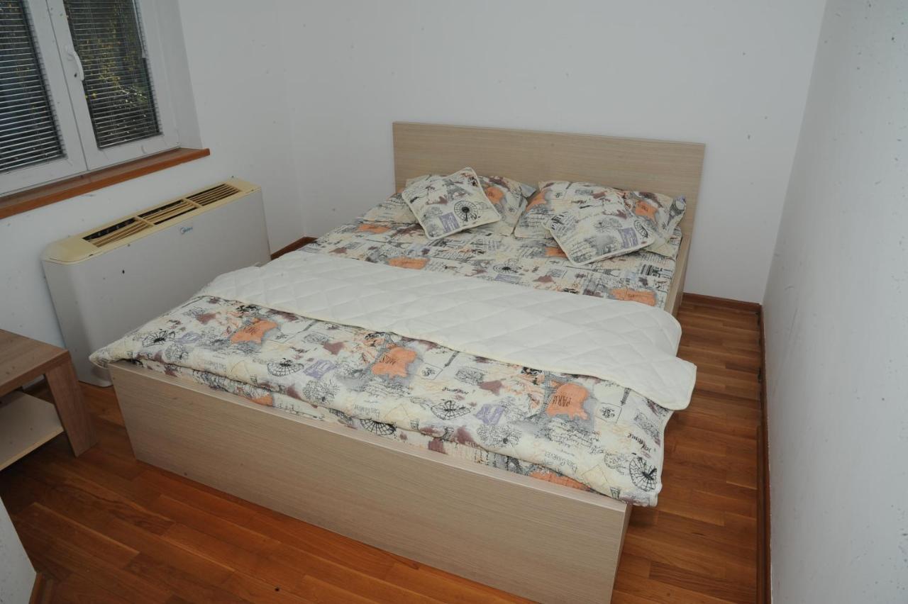 Vila Odmor Na Dunavu Beocin Exteriör bild